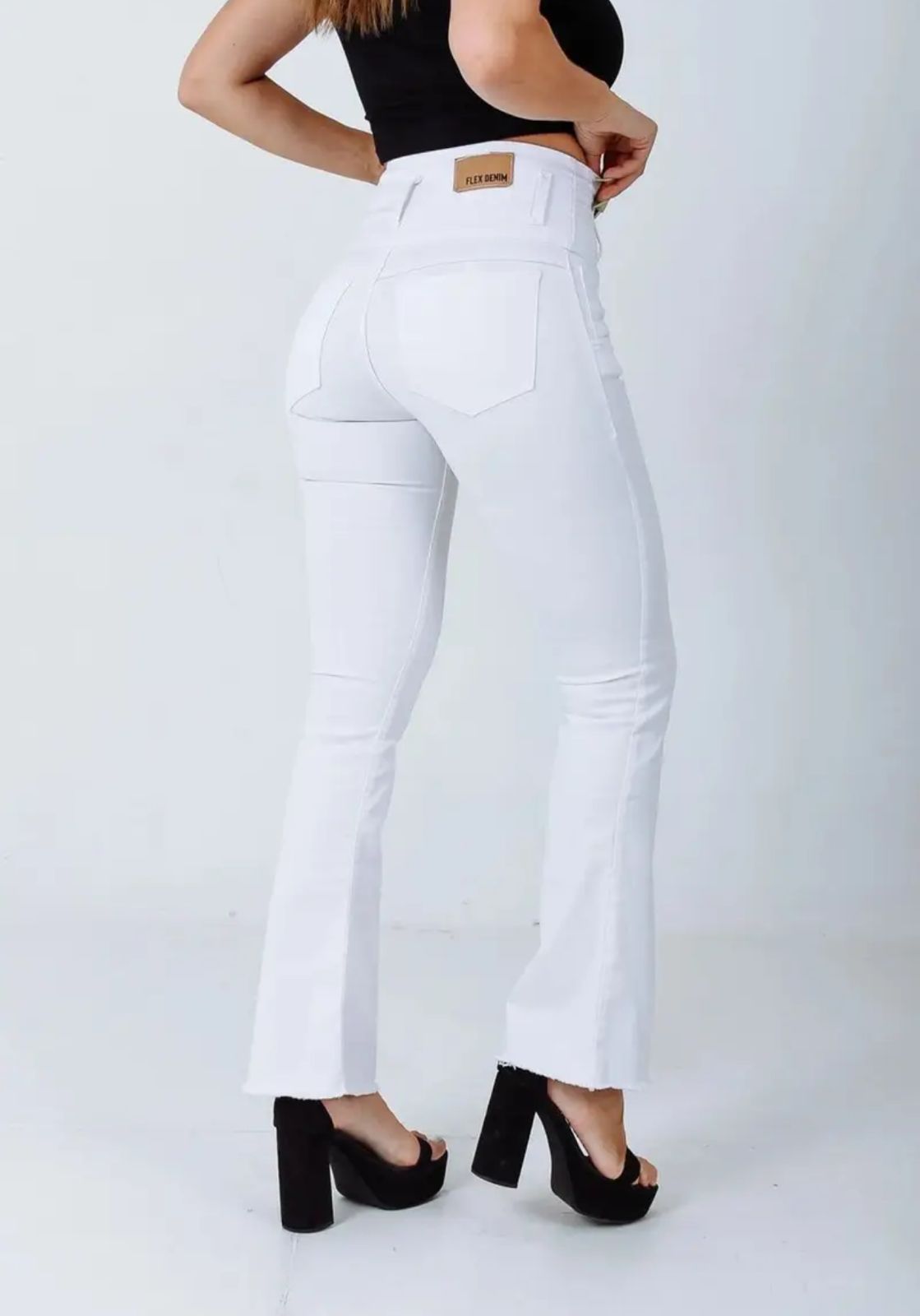 👖 Jean Tiro Alto con Botones – Estilo y Comodidad en una Sola Prenda ✨